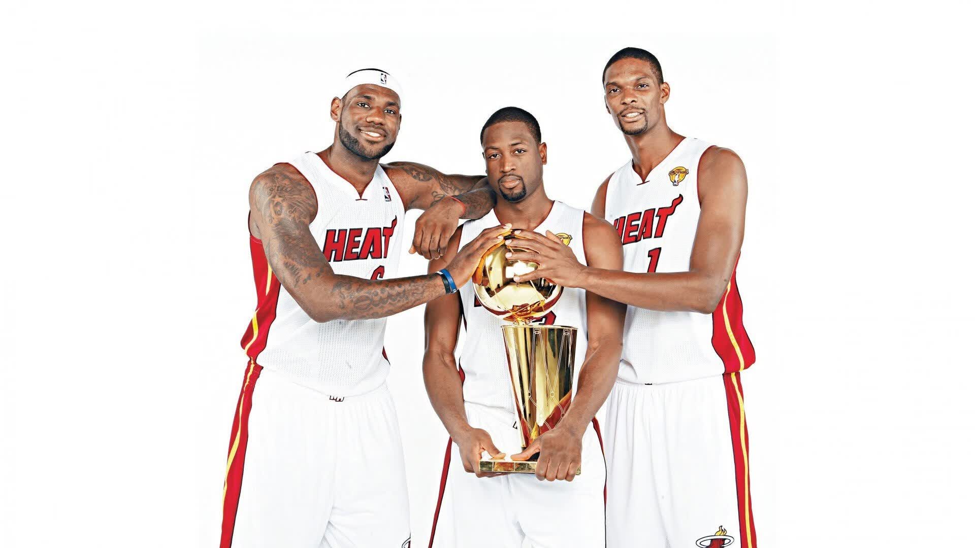 多特蒙德门线救险备战社区盾，清晨调整名单引NBA猜测，里昂转会期再遭质疑